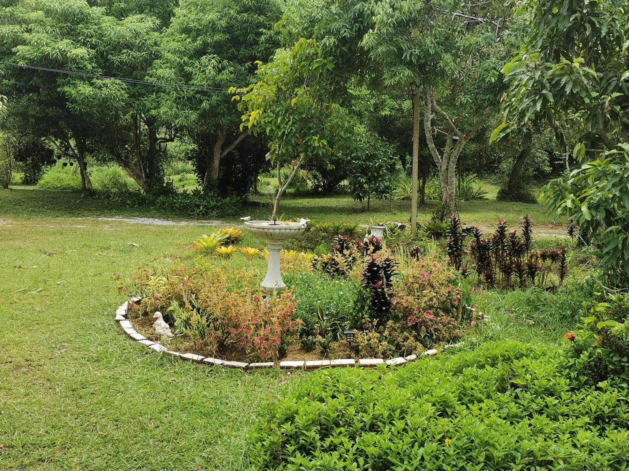 Betong House In The Garden Villa Buitenkant foto