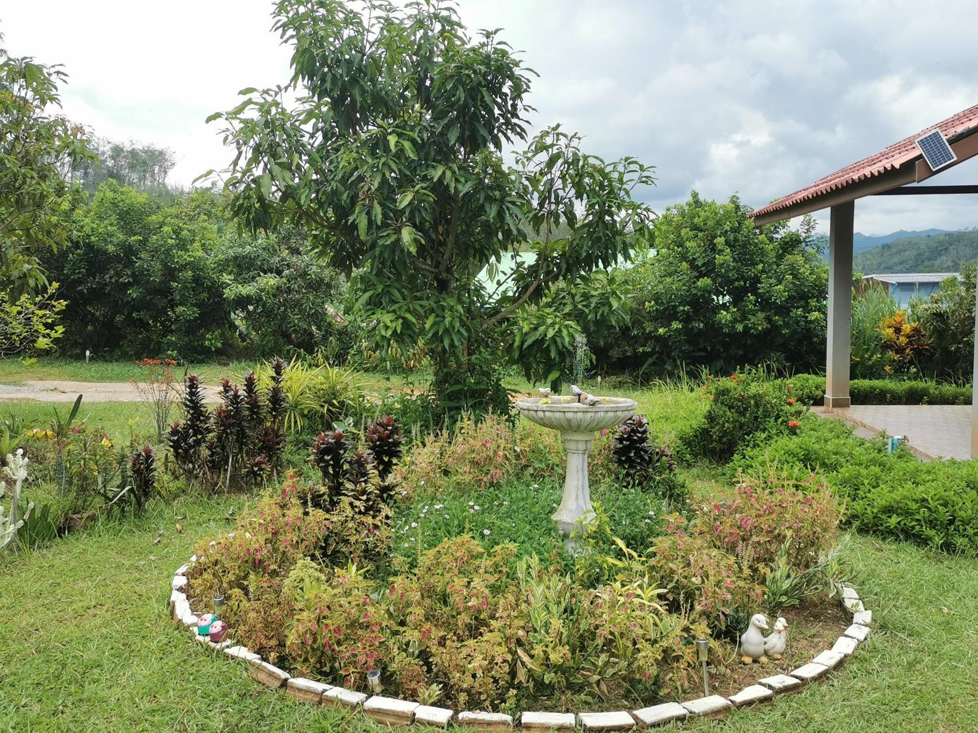 Betong House In The Garden Villa Buitenkant foto